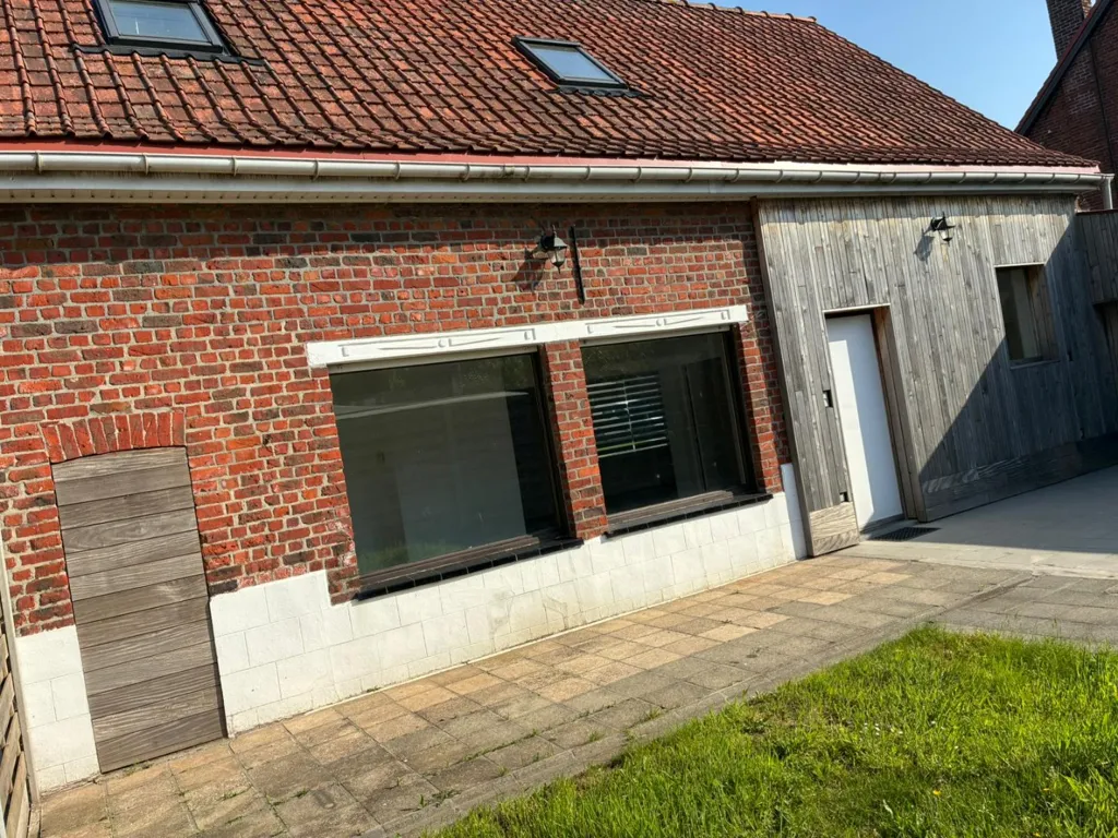 Välivaade - Spacious Open Plan House with Garden in Kortemark