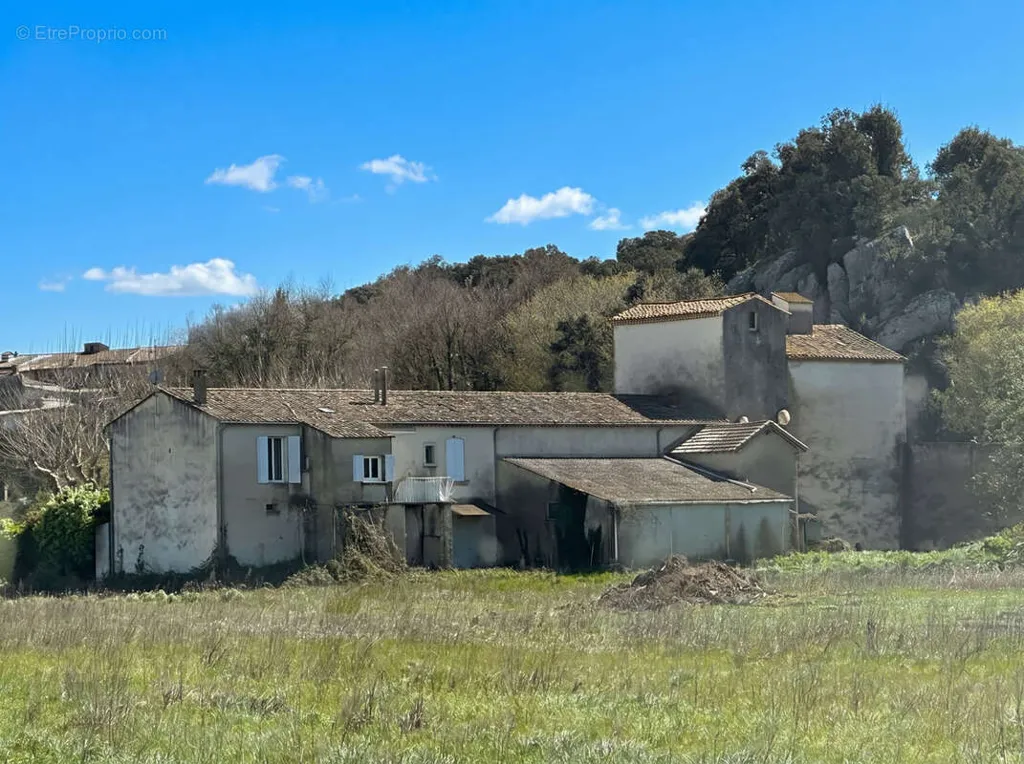 Extérieur - Bâtisse Atypique avec Jardin près de Nîmes