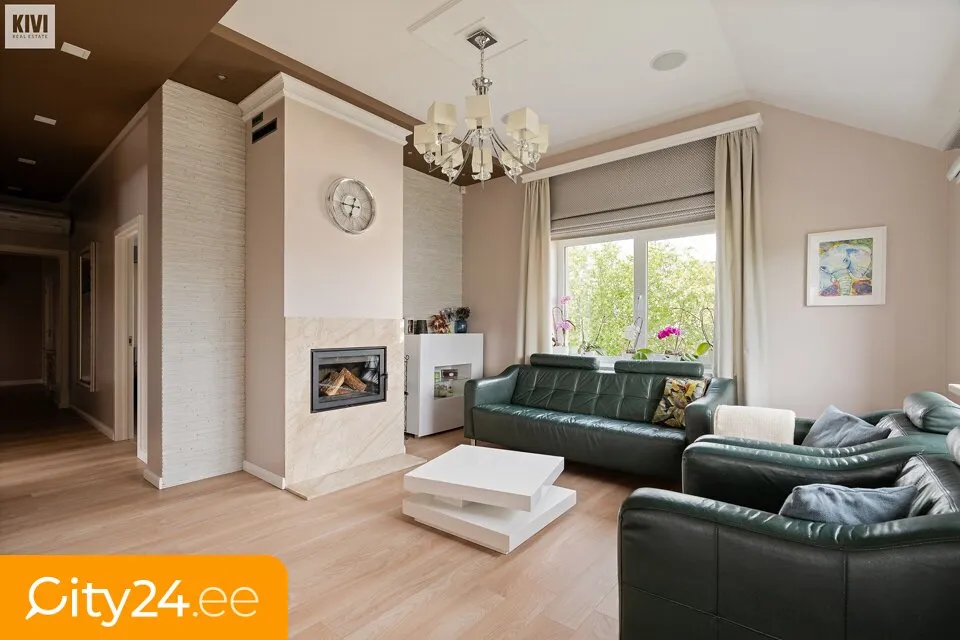 Soggiorno - Apartment with Private Garden in Dreiliņi, Riga