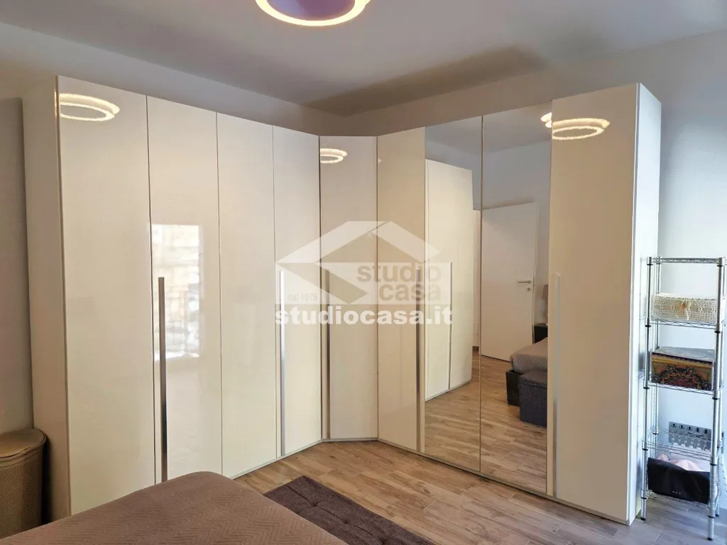 Chambres - Rear-Facing Apartment with Balcony in Cremona