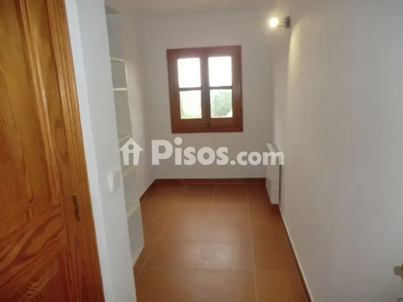 3 magamistoaga maja asukohas ES