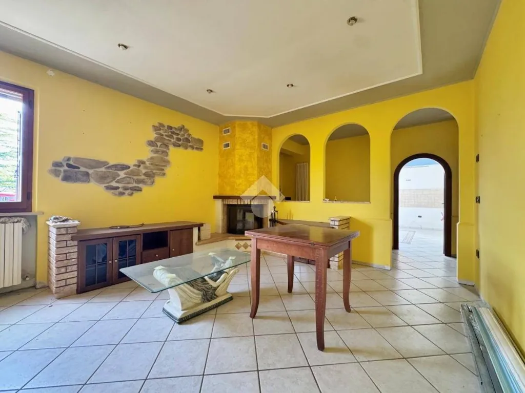 Living Room - Bifamiliare Villa with Garden in Montelabbate