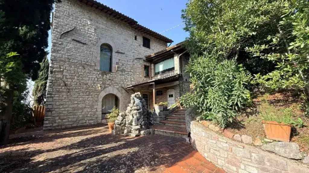 Exterior - Historic Villa with Double Entrances in Assisi