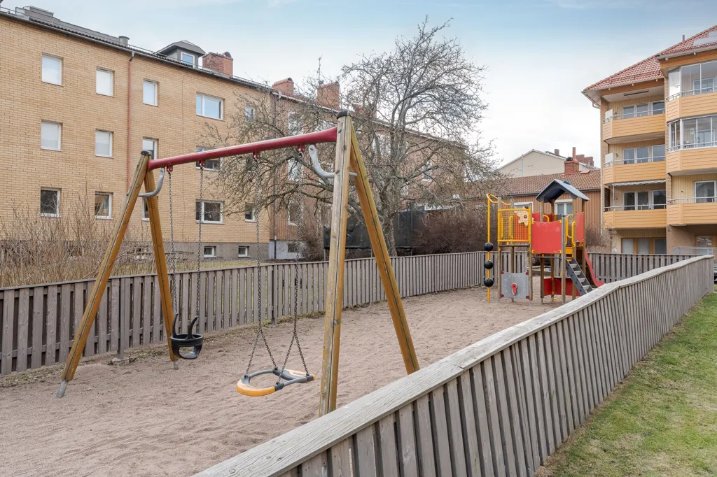 Jardin - Renovated 3-Bedroom with Balcony in Southeast