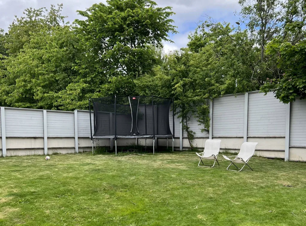 Aed - Modern Flat with House-Style Feel in Central Älta