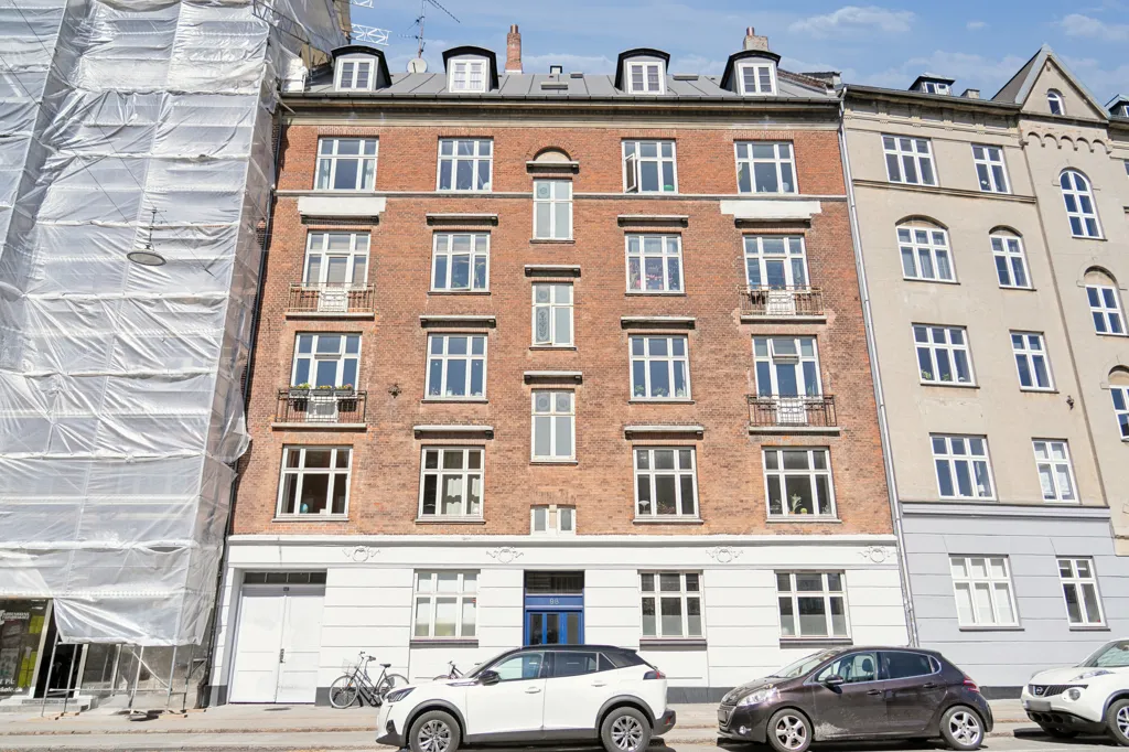 Exterior - Charming Flat with City View in Valby