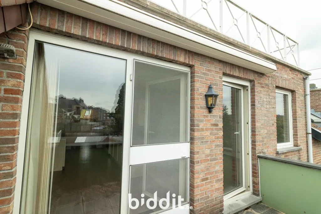 Balcon - Appartement de 2 Façades avec Visite Virtuelle au Centre