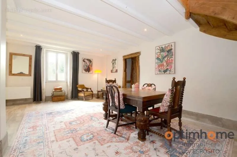 Salle à manger - Ferme Rénovée avec Grand Jardin à Cherves-Châtelars