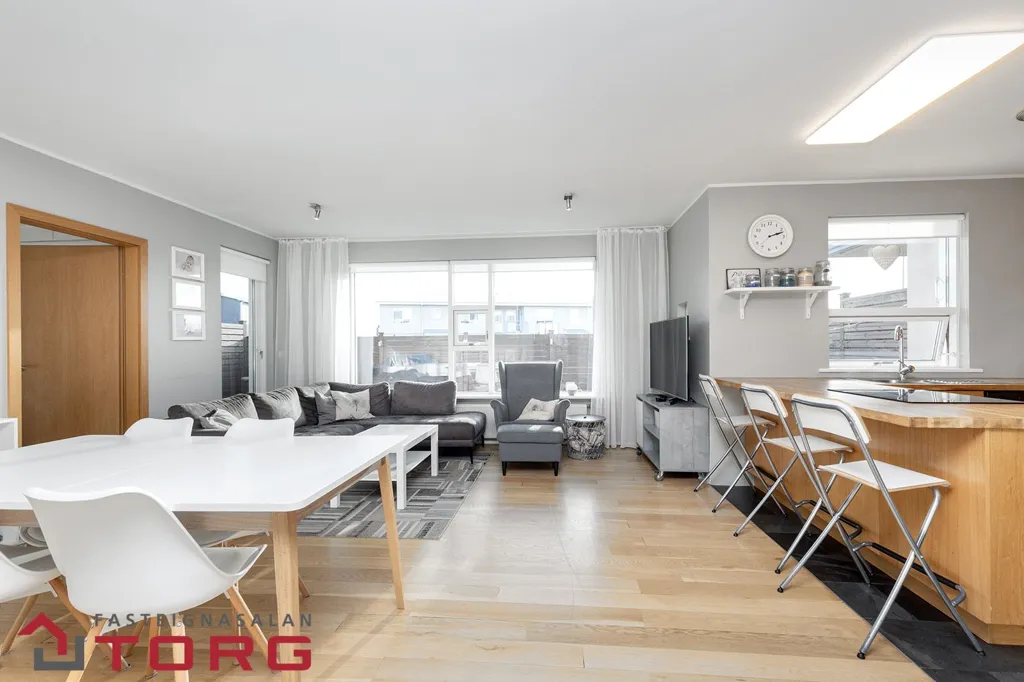 Salle à manger - Appartement 5 pièces à Hafnarfjörður