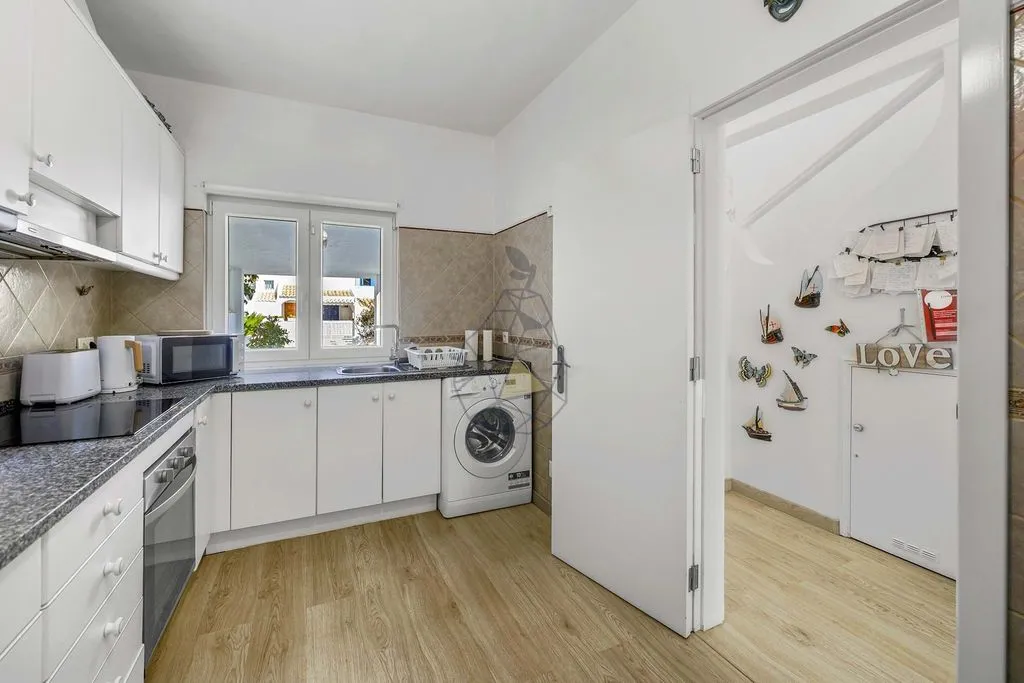 Kitchen - 2-Bedroom Villa with Private Garden in Albufeira