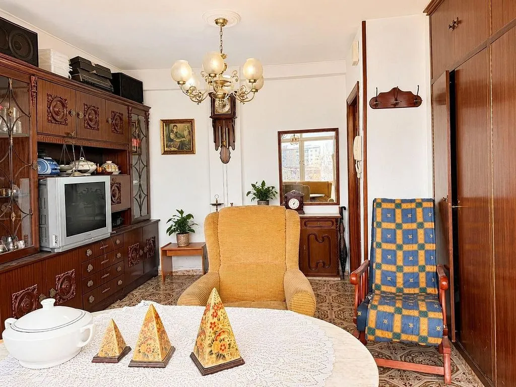 Salle à manger - Apartment with Balcony in South Sector