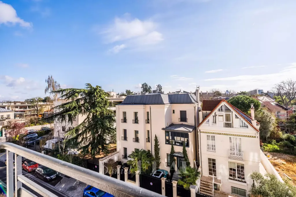 Balcony - Dual-Aspect Apartment in Denfert Rochereau