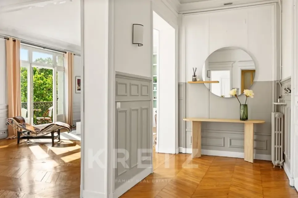 Entrée - Appartement Haussmannien Face à la Tour Eiffel à Paris