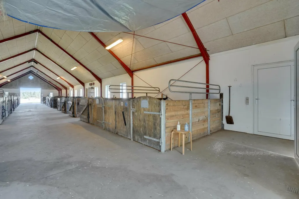 Garage - Modern Farmhouse with Equestrian Facilities near Himmelbjerget