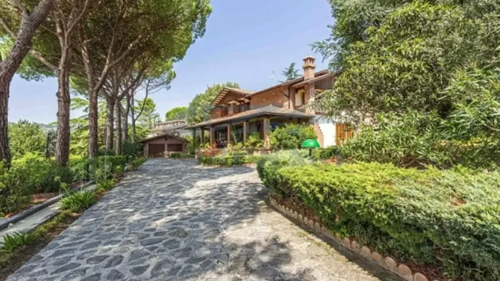 Exterior - Panoramic Villa with Pool in Magione