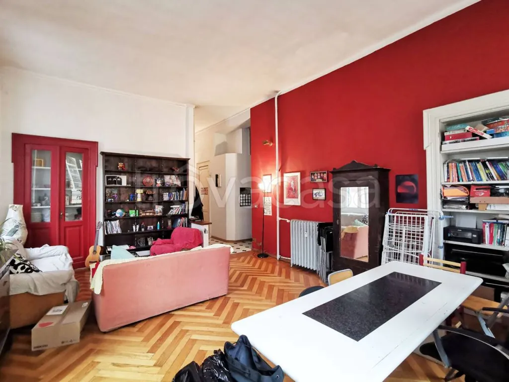 Séjour - Spacious Apartment with Triple Exposure in Turin