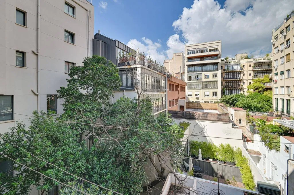 Aed - Luxury Apartment for Renovation in Eixample, Barcelona
