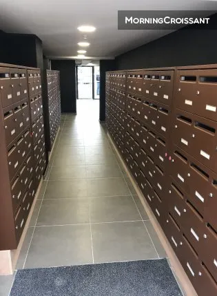 Entrée - Appartement avec Salle d'Eau Privative et Ascenseur