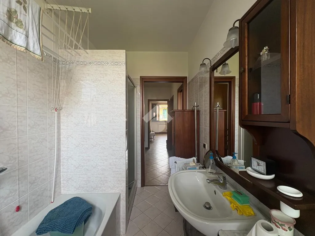 Salles de bain - 3-Room Apartment with Loggia in Landriano