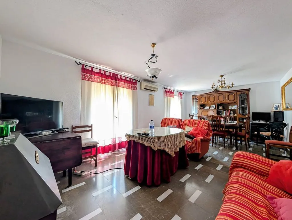 Elutuba - House with Terrace and Balcony in Montefrío