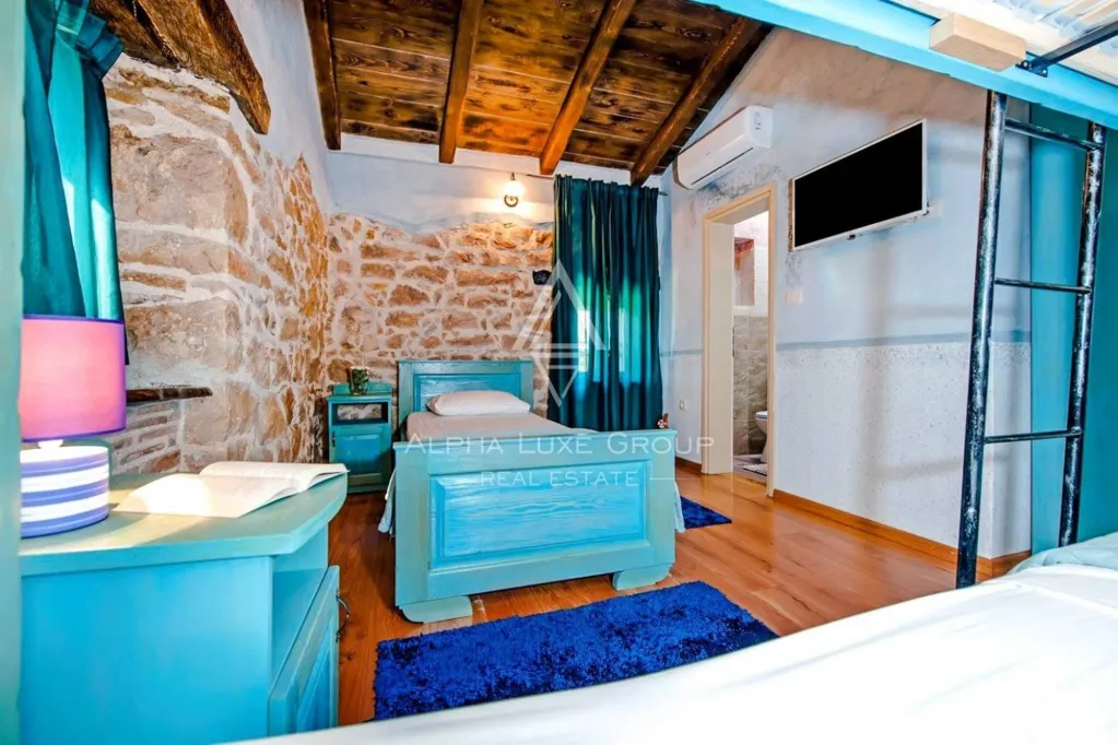 Magamistoad - Rustic Villa with Private Pool in Pićan