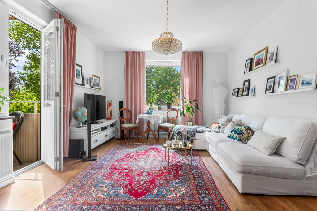 Living Room - Apartment with Balcony on Skälbyvägen
