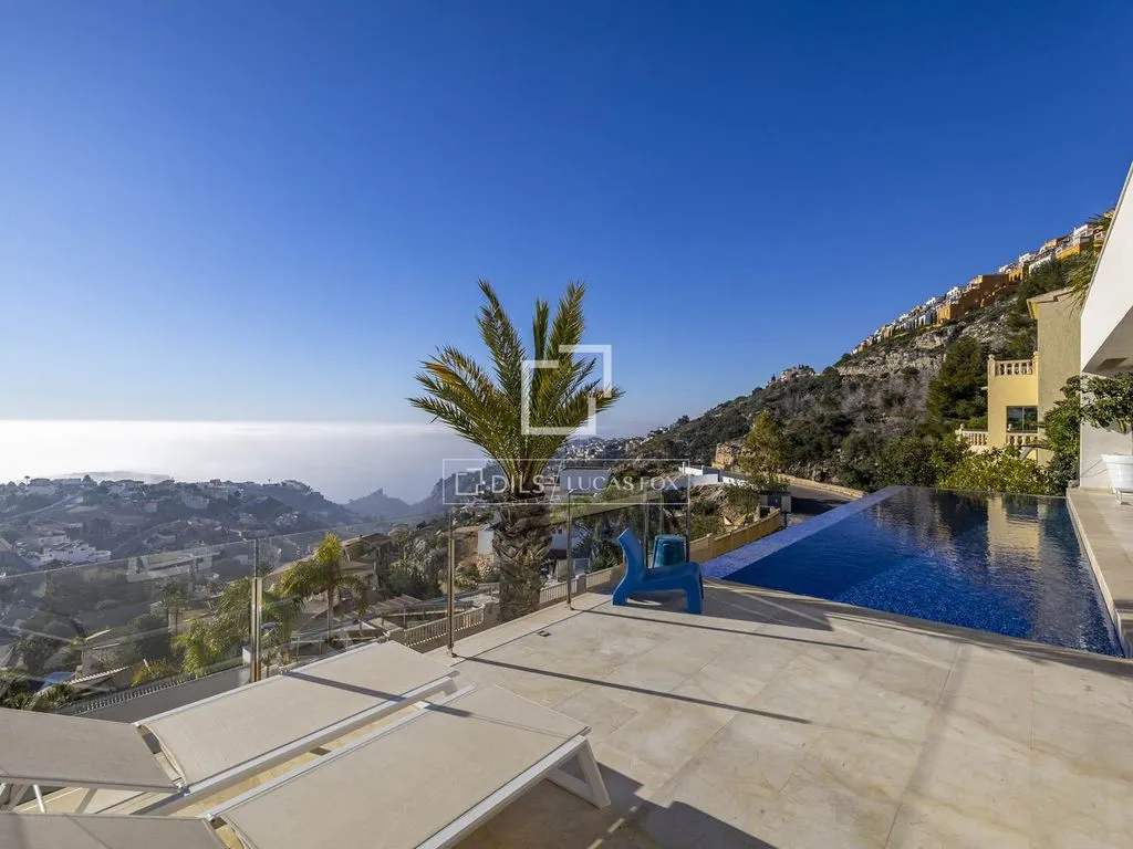 Piscine - Luxury Villa with Panoramic Sea Views in Benitachell