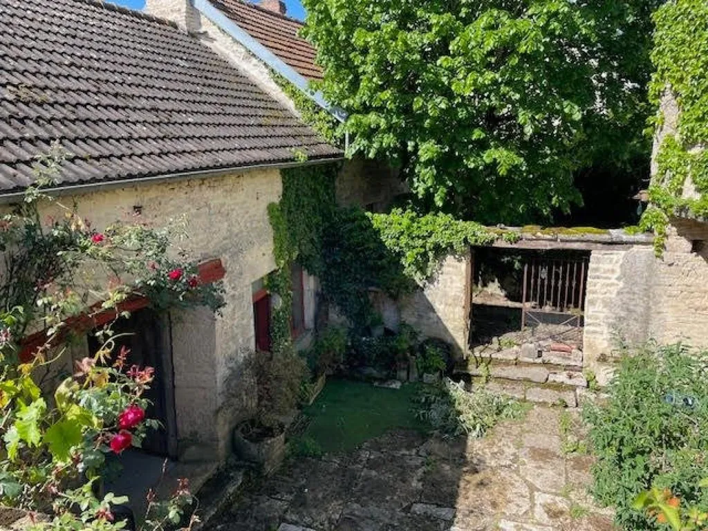 Jardin - Maison Ancienne avec Dépendances à Brion-sur-Urce