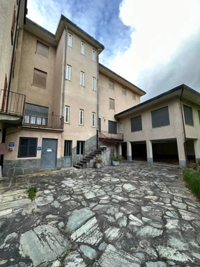 Jardin - Large Stabile with Balconies in Valli di Lanzo