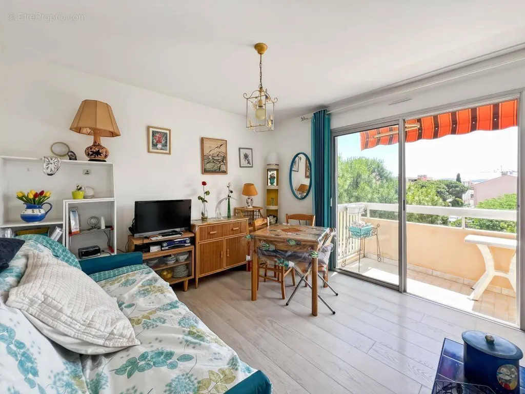 Séjour - Studio avec Vue Mer à Fréjus
