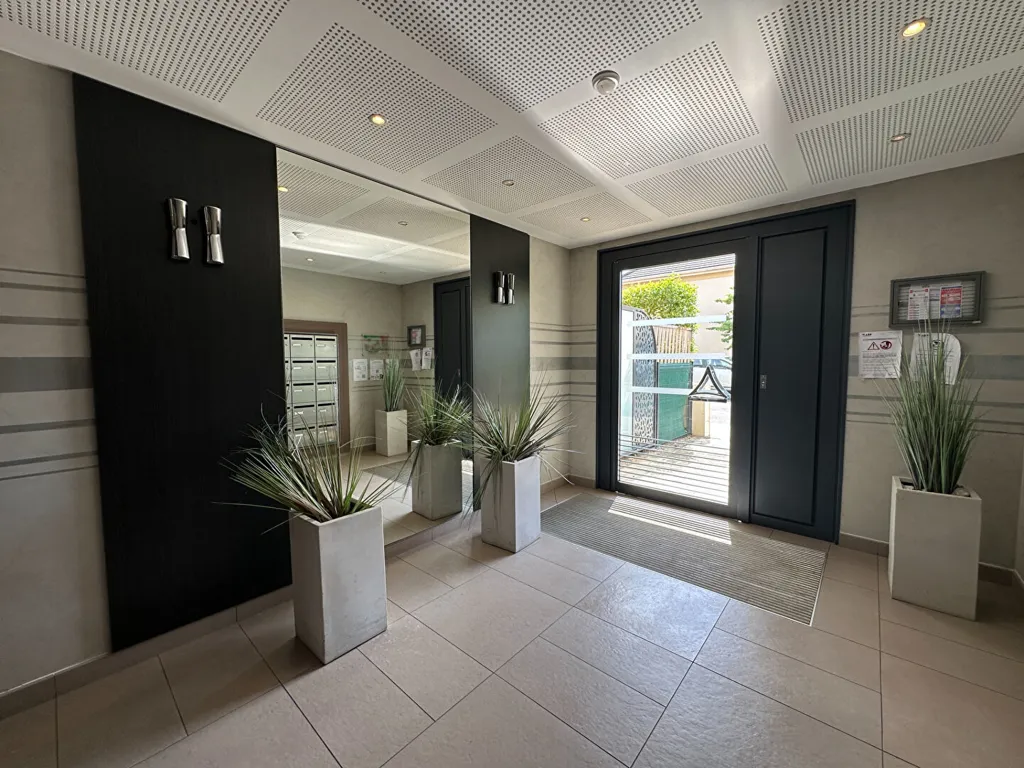 Entrée - Appartement 2 Pièces avec Balcon à Saint-Germain-lès-Arpajon