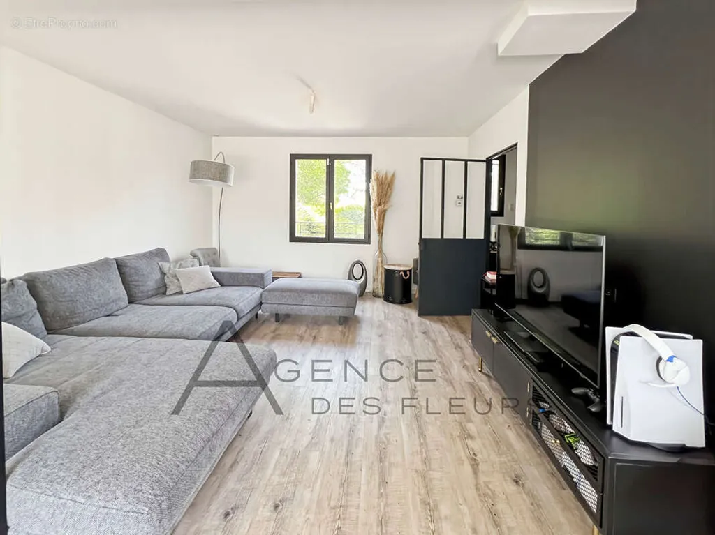 Séjour - Maison Rénovée avec Jacuzzi près d'Elbeuf