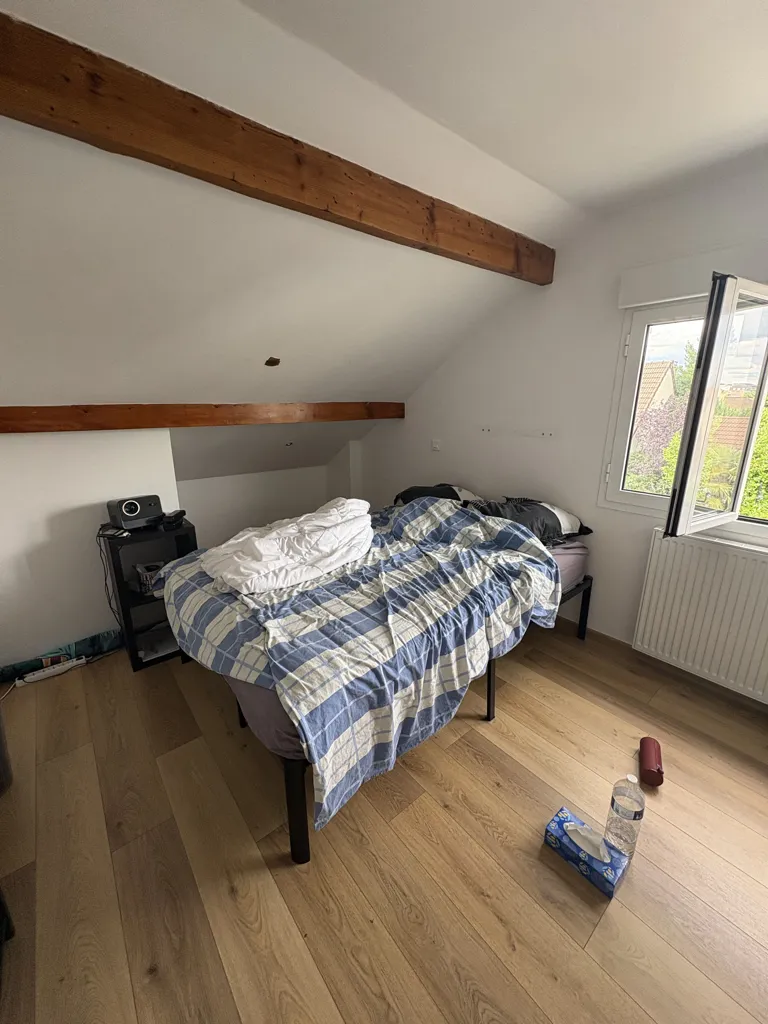 Chambres - Pavillon avec Sous-Sol et Garage à Sevran