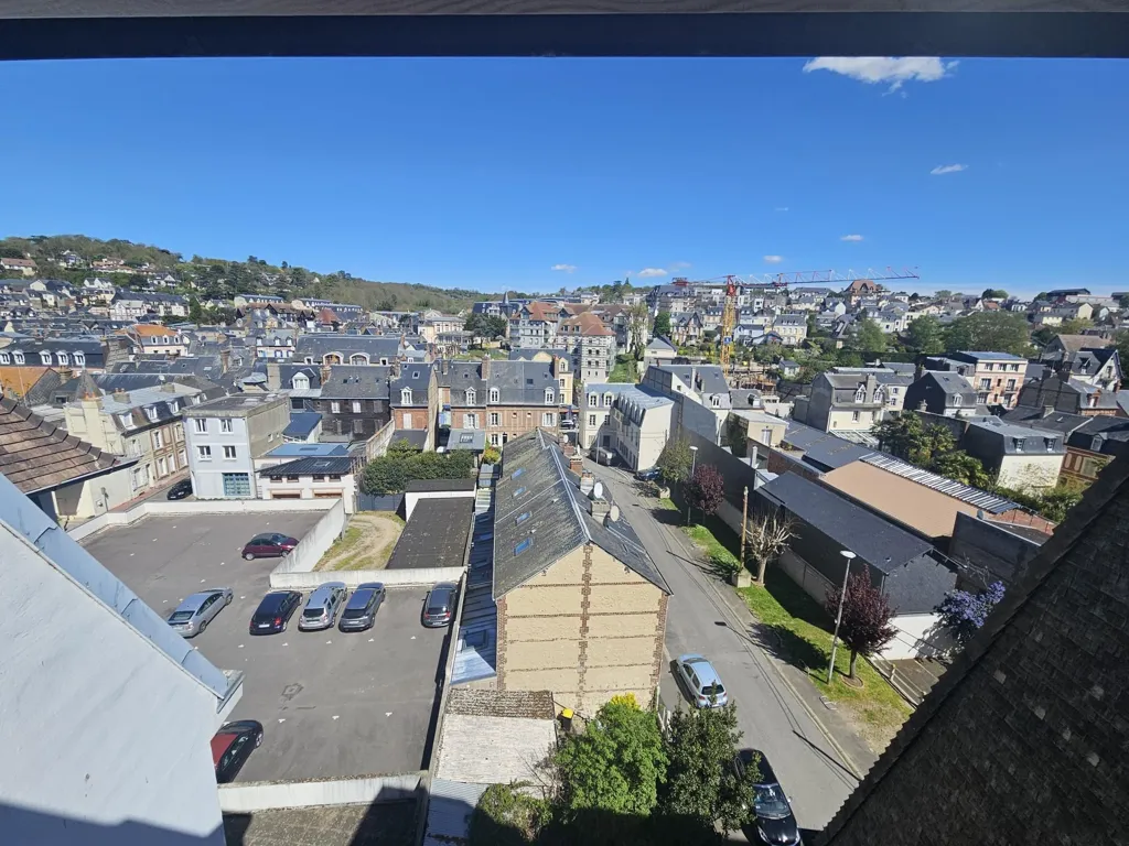 Rõdu - Flat with Sea View on Top Floor in Trouville
