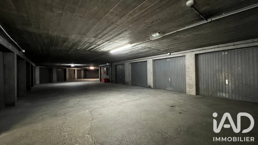 Garage - Parking with 3 Secure Boxes in Pantin