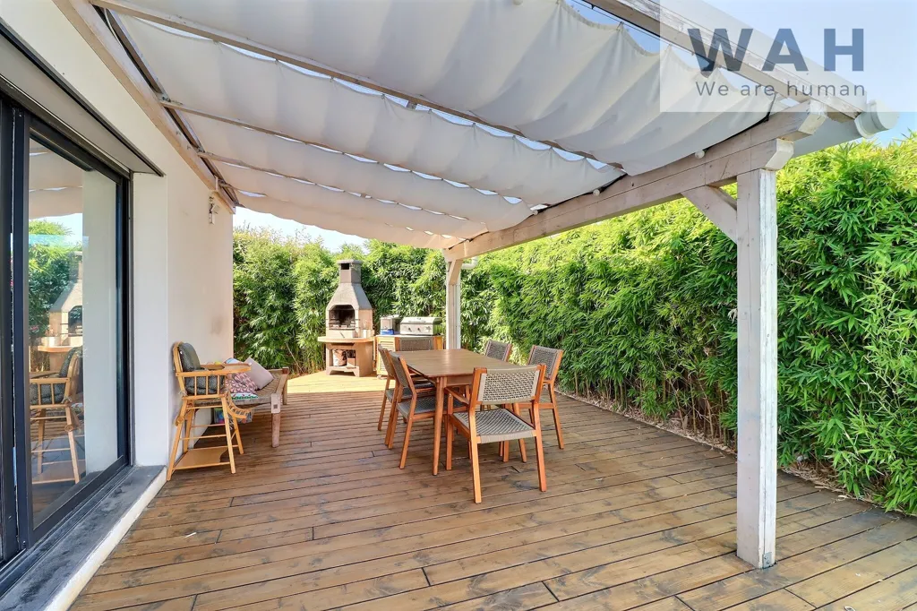 Terrasse - Villa Contemporaine avec Piscine à Mauguio
