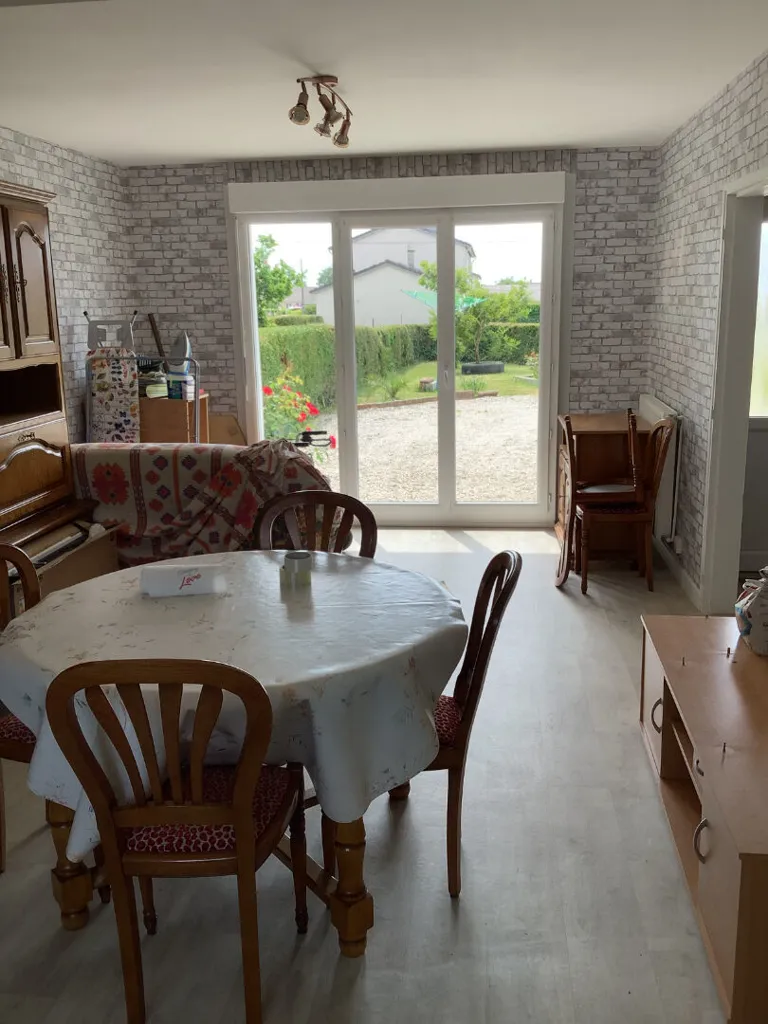 Salle à manger - Maison avec Jardin et Cour à Proximité