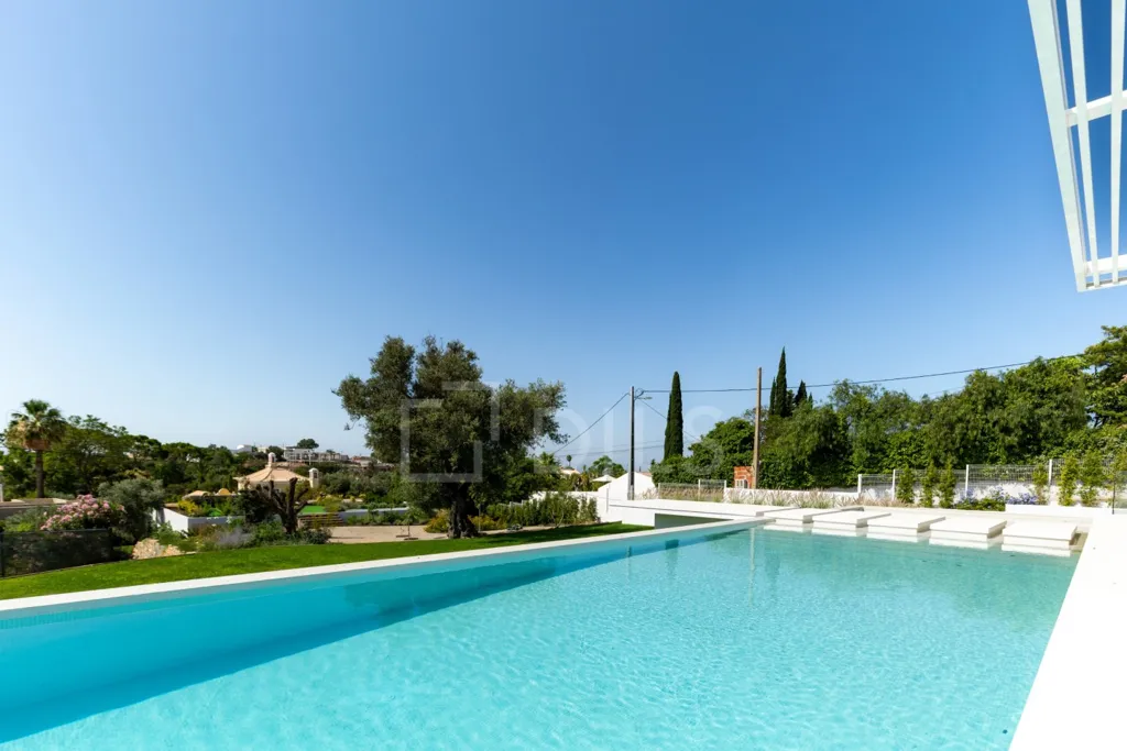 Pool - Contemporary T5 with Pool in Loulé