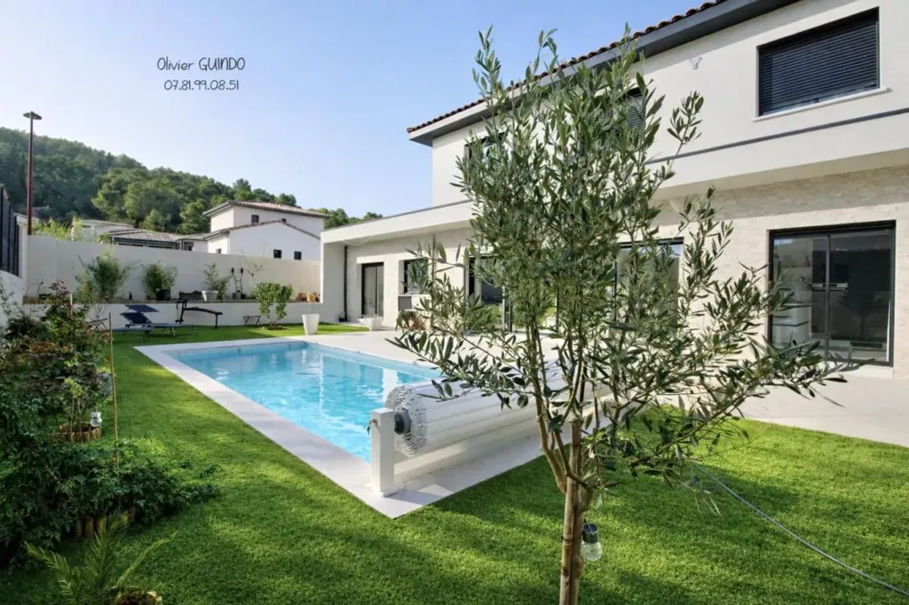 Bassein - Contemporary Villa with Pool in Clermont-l'Hérault