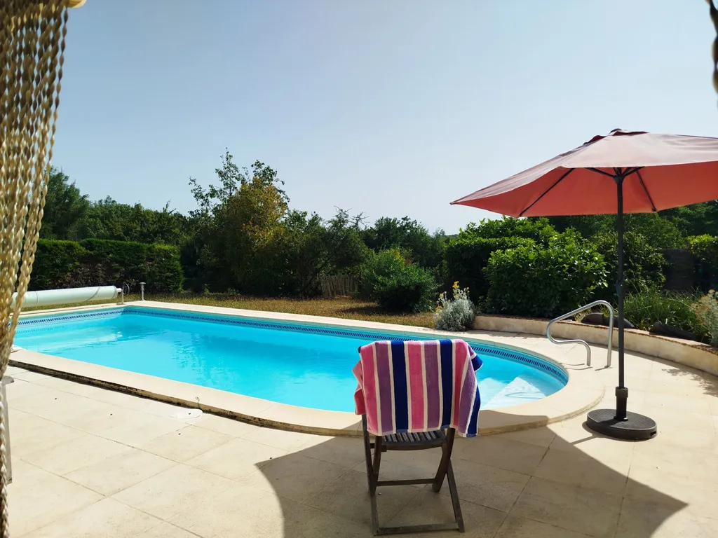 Pool - Family House with Pool in Quiet Area