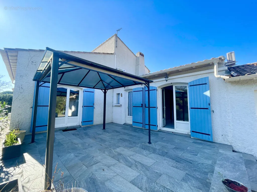Terrasse - Villa avec Garage et Atelier à Clermont-l'Hérault
