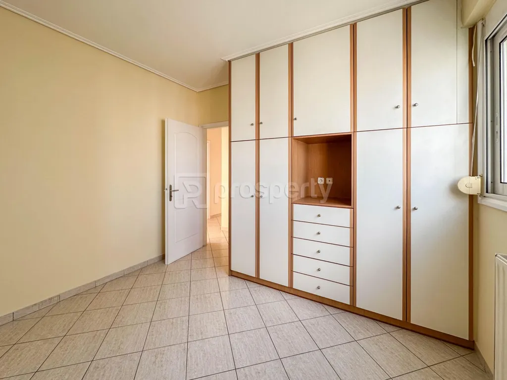 Toad - Spacious Apartment with Large Balcony in Ilion