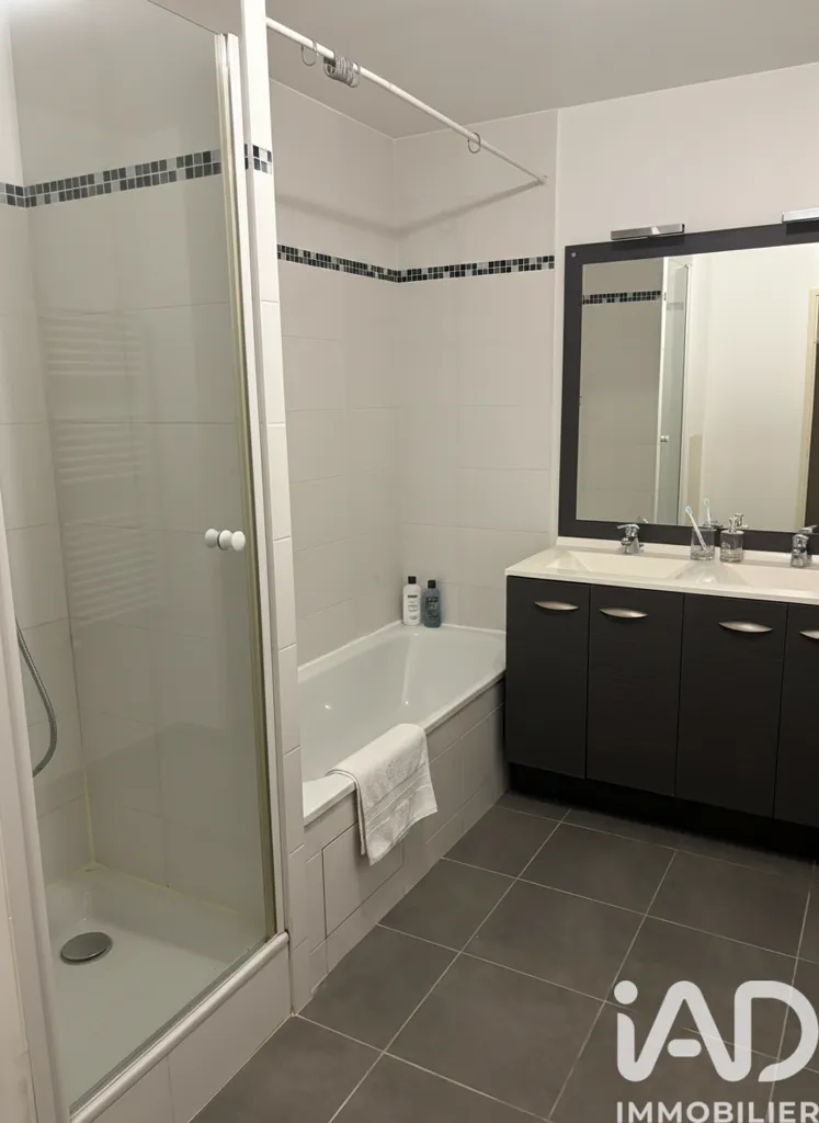Salles de bain - Appartement avec Jardin et Garage à Lyon-8e
