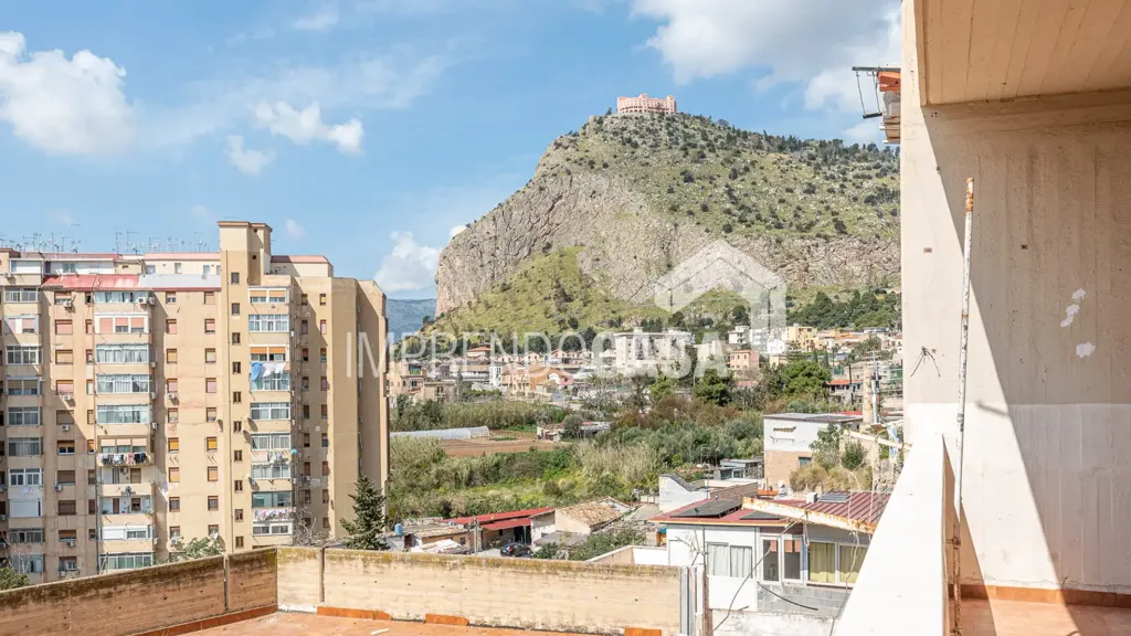 Rõdu - Trilocale with Balcony View in Palermo