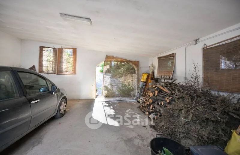 Garage - Modern Villa with Garden in Torricella