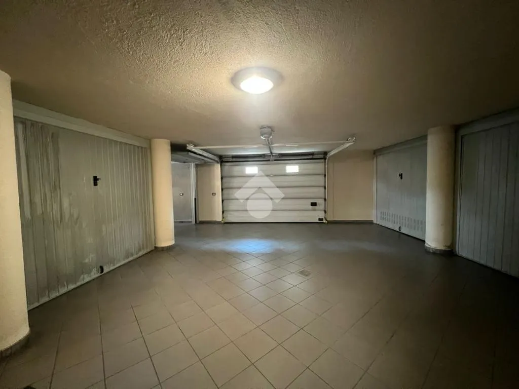 Garage - 3-Bedroom Apartment with Garage in Revello