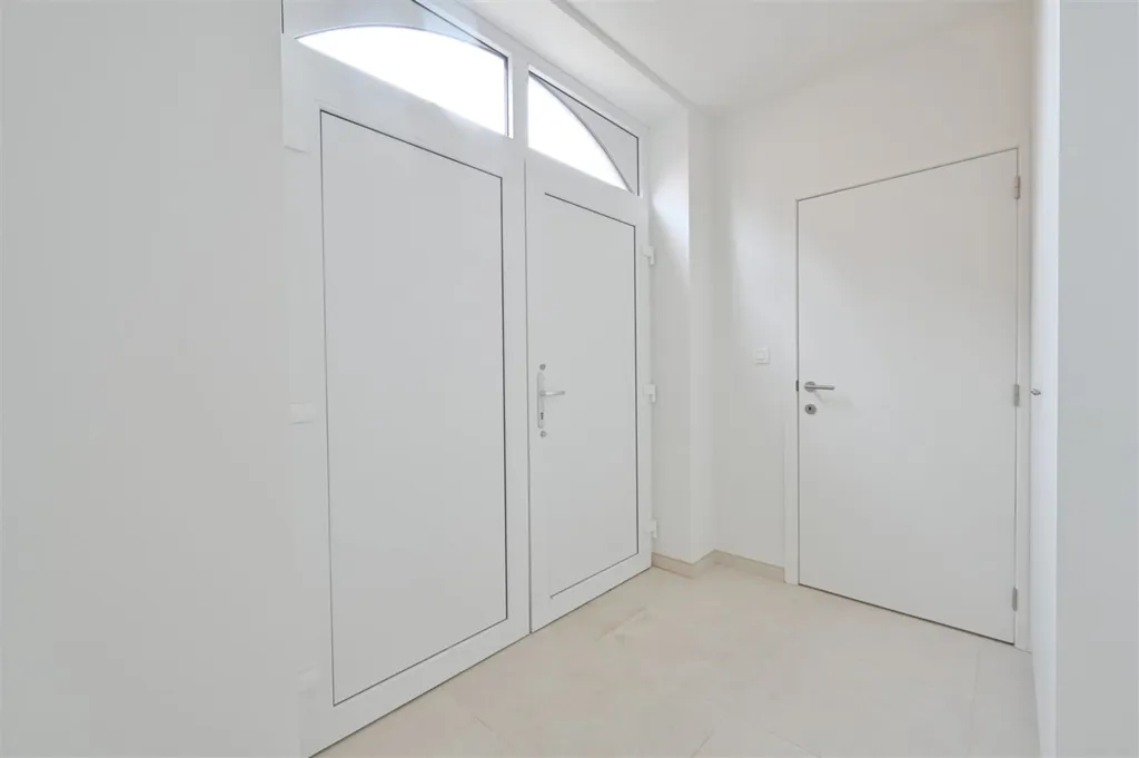 hallway_entrance
