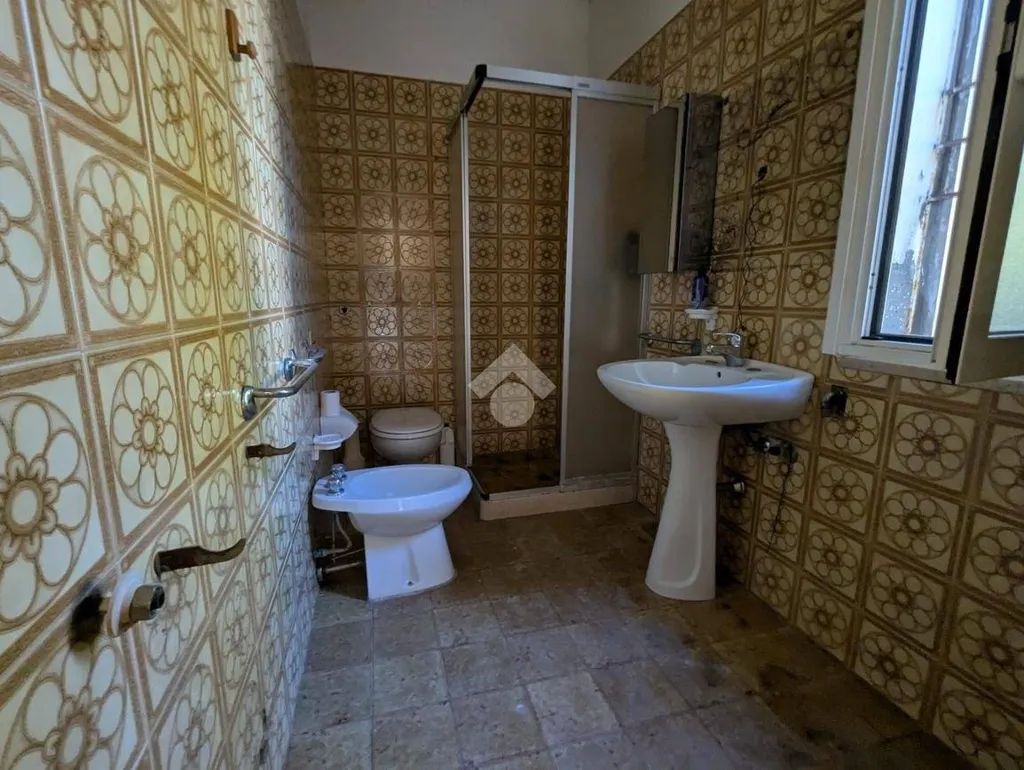 Salles de bain - Single-Level Villa with Private Garden in Cervia