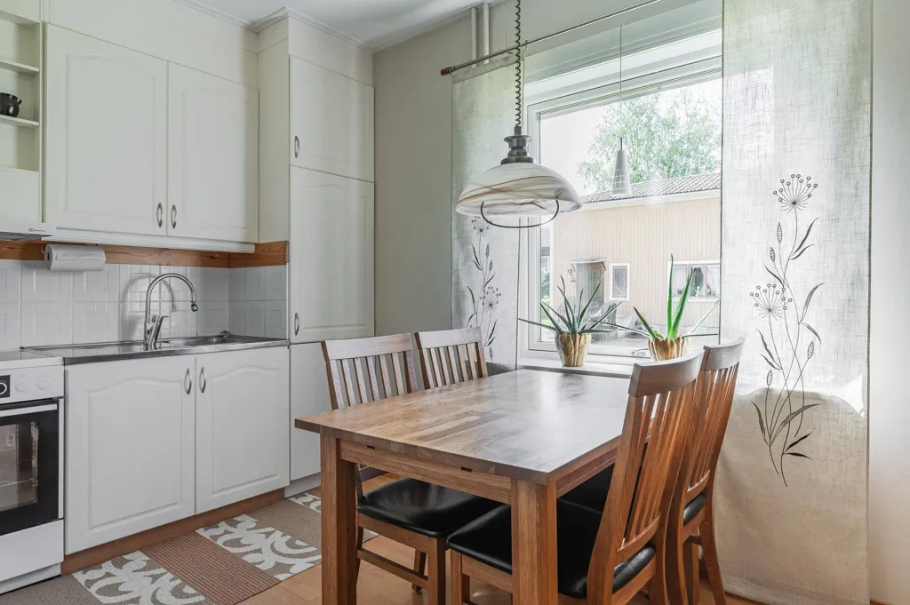 Kitchen - Renovated Villa with Garden near School