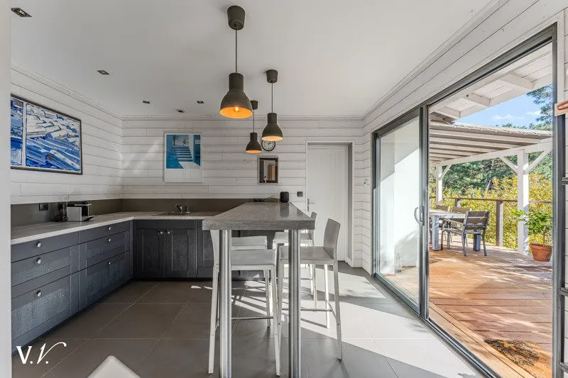 Cuisine - Villa avec Terrasse Sud et Vue Forêt près de la Plage